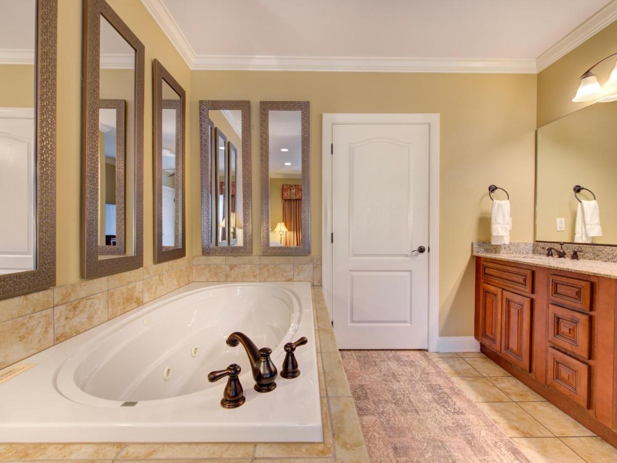 City Bear, 2Br, Pool, Spa, Downtown Gatlinburg, Sleeps 6 Leilighet Eksteriør bilde