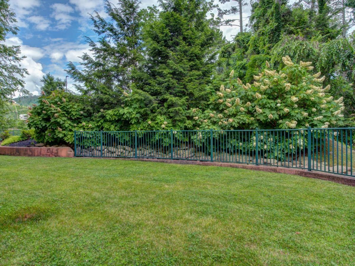 City Bear, 2Br, Pool, Spa, Downtown Gatlinburg, Sleeps 6 Leilighet Eksteriør bilde